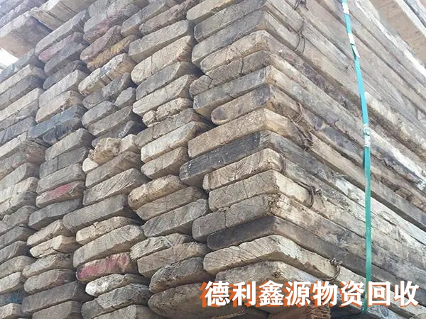 建筑木方回收價(jià)格，專業(yè)木方回收，高價(jià)竹膠板回收